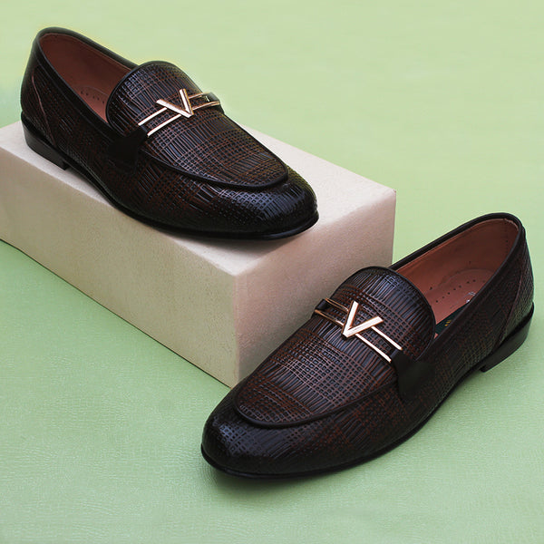 V Buckle Moccasin Shoes