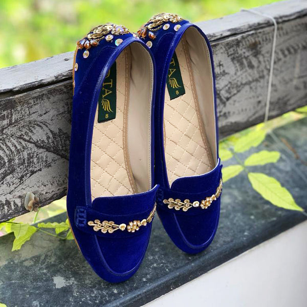 Women blue swede pumps